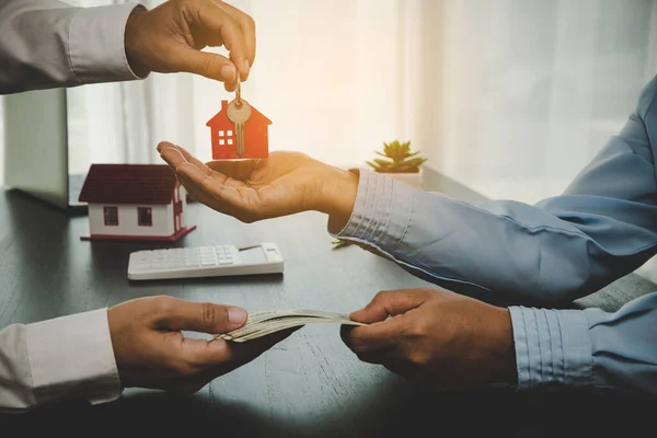 Real Estate Agent Holding House Key His Client Signing Contract — Foto de Stock