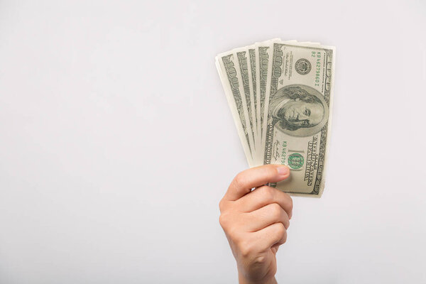 Крупным планом женщины с 100 долларовыми купюрами. Успех бизнес-женщины счастливы с большим количеством денег банкноты. Концепции финансов и экономики.