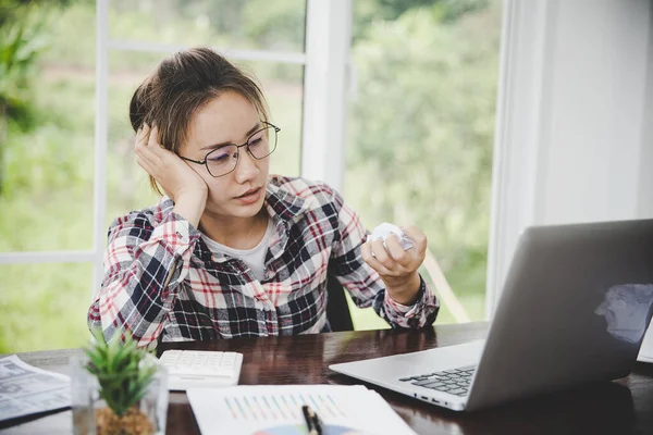 Woman Sitting His Face Unsettled Computer Desk She Has Headaches — Stockfoto