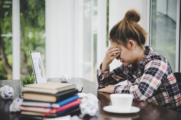 Woman Sitting His Face Unsettled Computer Desk She Has Headaches — Stockfoto