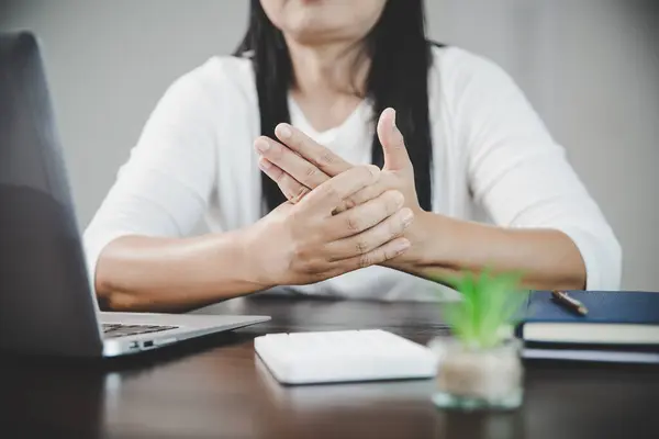 Arthritis Person Finger Woman Ache Working Office Concept Office Syndrome — Stock fotografie