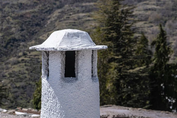 Vista Para Uma Impressionante Rotunda Branca Antiga Com Montanhas Árvores — Fotografia de Stock