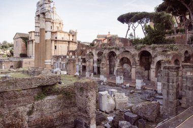 Roma şehrinin eski kalıntıları, İtalya.