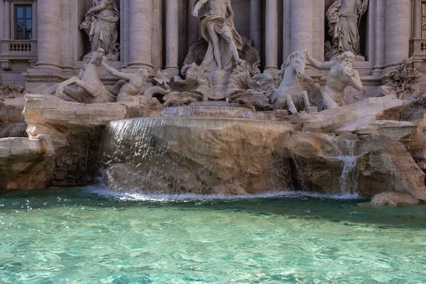 Detailní Záběr Jedné Nejznámějších Památek Světě Fontána Trevi Římě Jasném — Stock fotografie