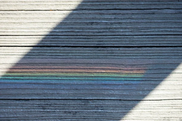 Ein Grauer Vintage Dielenboden Mit Einem Regenbogenreflex Darauf Sonnigen Sommertagen — Stockfoto