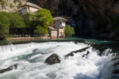 Bosna-Hersek 'in Buna Nehri' ndeki Tekija tarihi derviş evi