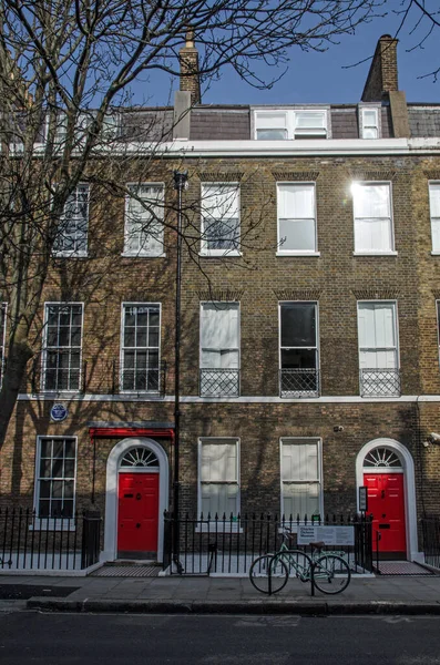 ロンドン イギリス 2022年3月21日 小説家チャールズ ディケンズの旧宅が 現在はロンドン中央部ブルームズベリーの作家を祝う博物館に改装された — ストック写真
