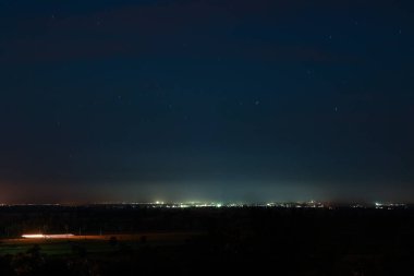 Gecenin bir yarısı dramatik bir şekilde uzun süre maruz kalma.