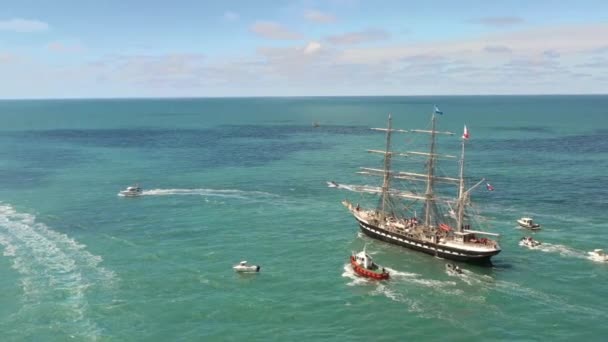 Aerial View Belem French Three Masted Sailing Ship Leaving Port — Stockvideo