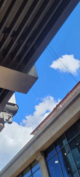 Şehrin modern binası