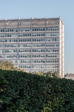 Şehrin modern binası