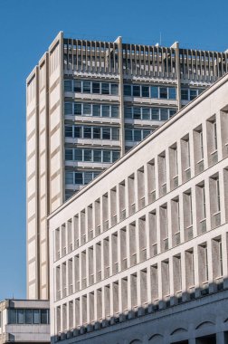 Şehrin modern binası