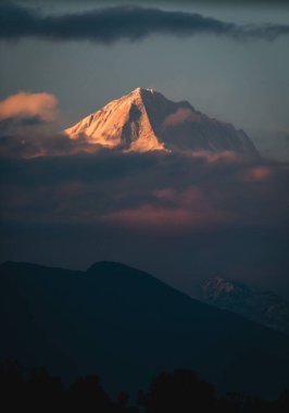 Nepal 'de gün batımında Himalayalar' ın manzarası