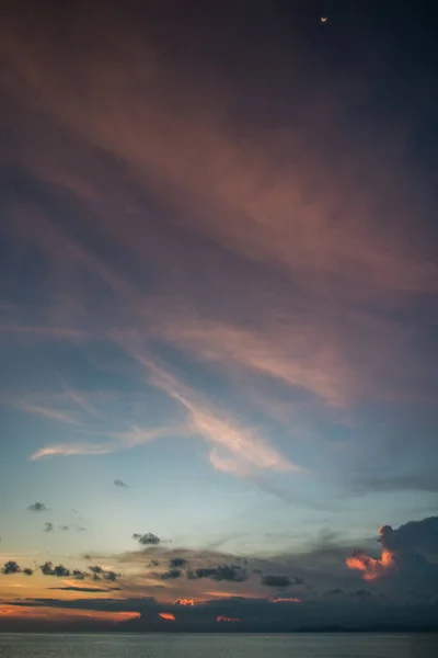 Mabul Adası, Borneo, Malezya 'da güzel gün batımı