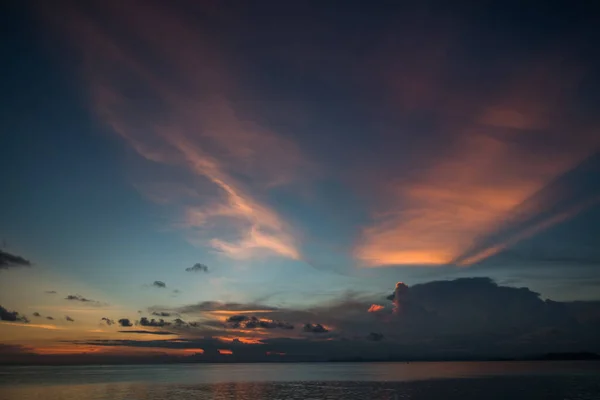 Mabul Adası, Borneo, Malezya 'da güzel gün batımı