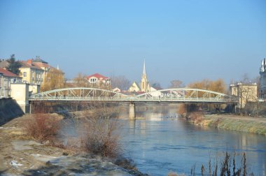 İnanılmaz Romanya - Lugoj 'da kış, nehir kenarlarında kar