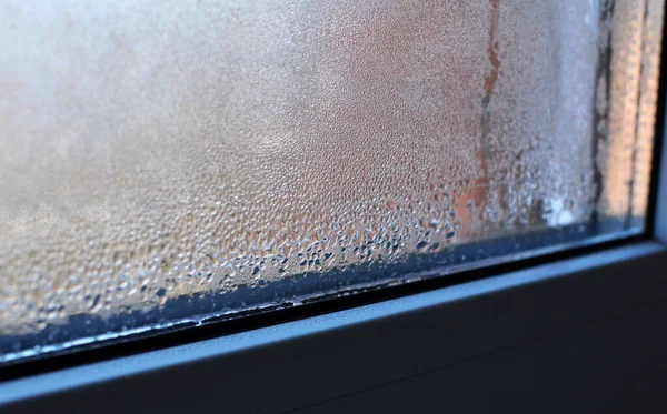 Soğutma ve yüksek nem nedeniyle metal plastik camlar buğulanıyor