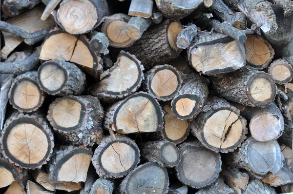 Einem Holzstapel Der Zum Heizen Brennholz Geschnitten Wurde — Stockfoto