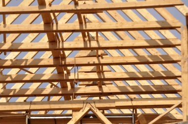 Kereste çatının inşasında veya yeniden inşasında kullanılır..