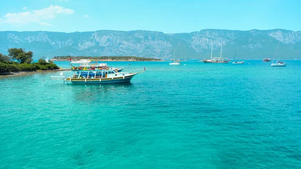 Deniz kıyısının güzel manzarası