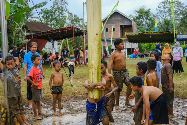 Blitar Indonesien September 2022 Mehrere Kleine Kinder Die Zusammen Arbeiten — Stockfoto