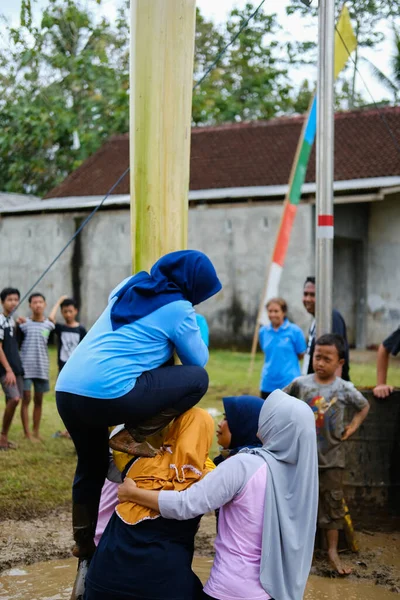 Blitar Indonezja Września 2022 Gospodynie Domowe Biorące Udział Konkursie Wspinaczkowym — Zdjęcie stockowe