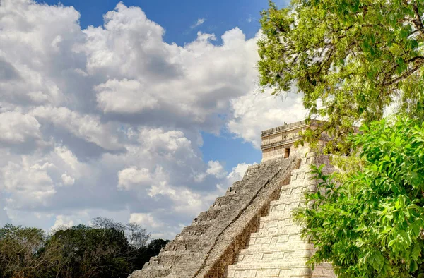 Chichen Itza Yucatan Mexico January 2017 Mayan Ruins Sunny Weather — стоковое фото