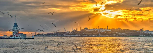 Istanbul Turkey July 2019 Maiden Tower Sunset — Fotografia de Stock