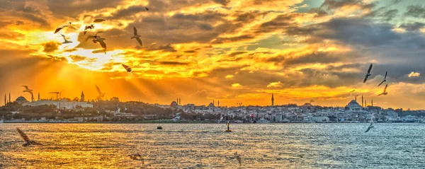 Όμορφη Θέα Ηλιοβασίλεμα Της Κωνσταντινούπολης Τουρκία — Φωτογραφία Αρχείου
