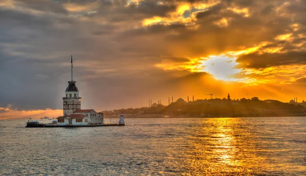 Κωνσταντινούπολη Τουρκία Ιουλίου 2019 Πύργος Της Παρθένου Στο Ηλιοβασίλεμα — Φωτογραφία Αρχείου
