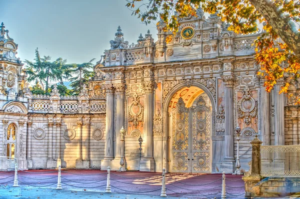 Famous Dolmabahce Palace Gate Istanbul Turkey — Foto Stock