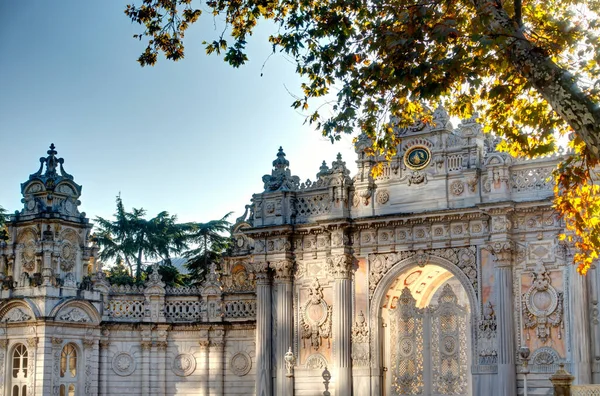 Famous Dolmabahce Palace Gate Istanbul Turkey — 图库照片