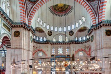 İSTANBUL, TURKEY - 22 Temmuz 2019: İstanbul, Türkiye 'deki Süleyman Camii' nin İçi