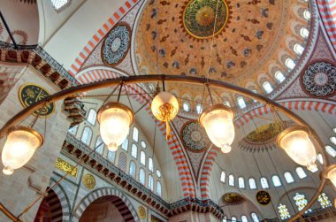 İSTANBUL, TURKEY - 22 Temmuz 2019: İstanbul, Türkiye 'deki Süleyman Camii' nin İçi