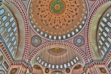 İSTANBUL, TURKEY - 22 Temmuz 2019: İstanbul, Türkiye 'deki Süleyman Camii' nin İçi