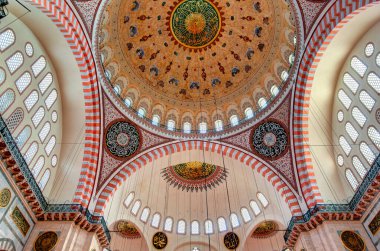 İSTANBUL, TURKEY - 22 Temmuz 2019: İstanbul, Türkiye 'deki Süleyman Camii' nin İçi