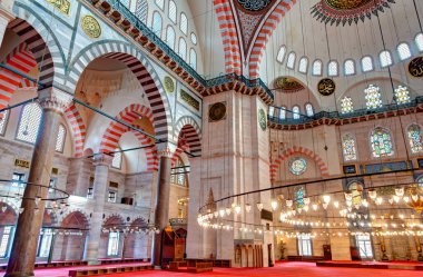 İSTANBUL, TURKEY - 22 Temmuz 2019: İstanbul, Türkiye 'deki Süleyman Camii' nin İçi