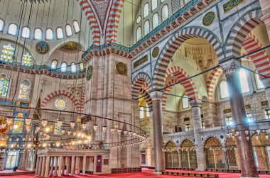 İSTANBUL, TURKEY - 22 Temmuz 2019: İstanbul, Türkiye 'deki Süleyman Camii' nin İçi