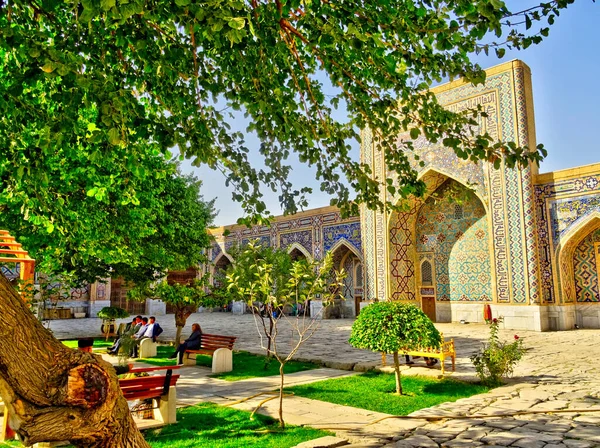 Samarkand Uzbekistan October 2019 Ulugbek Madrasah Sunny Weather — Foto Stock