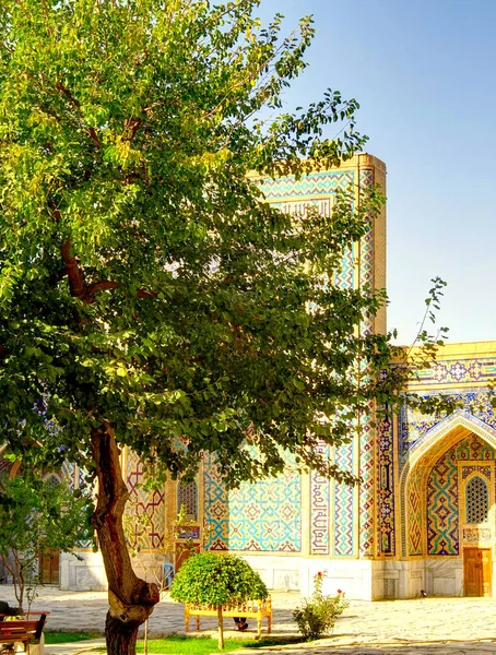Samarkand Uzbekistan October 2019 Ulugbek Madrasah Sunny Weather — Foto Stock