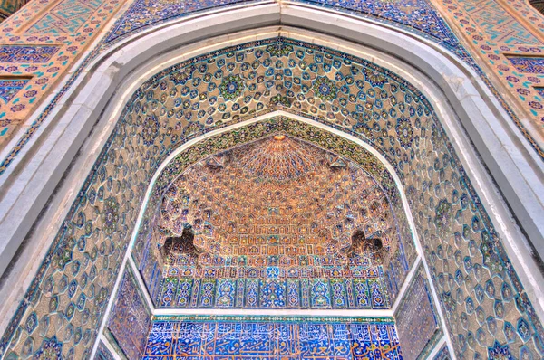 Samarkand ซเบก สถาน ลาคม 2019 Ulugbek Madrasah ในสภาพอากาศท แดด — ภาพถ่ายสต็อก