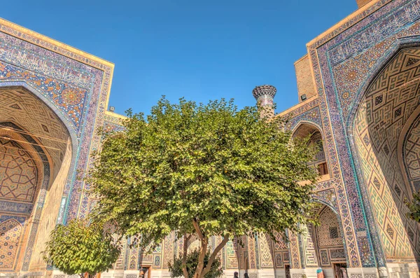 Samarkand Uzbekistan October 2019 Ulugbek Madrasah Sunny Weather — ストック写真