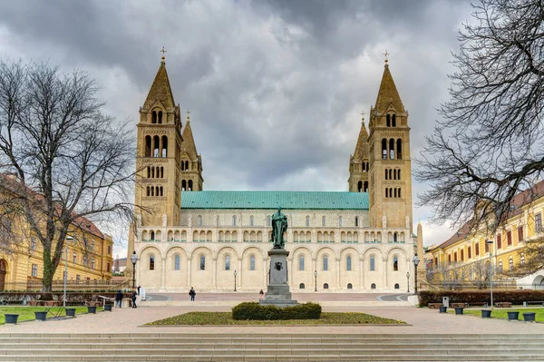 Pecs Hungary March 2017 Historical Center Cloudy Weather Hdr — 图库照片