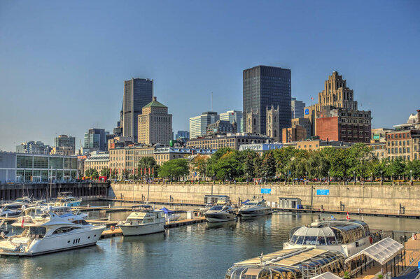 МОНРЕАЛЬ, КК, КАНАДА - СЕНТЯБРЬ 2017: Исторический центр в солнечную погоду, HDR Image 