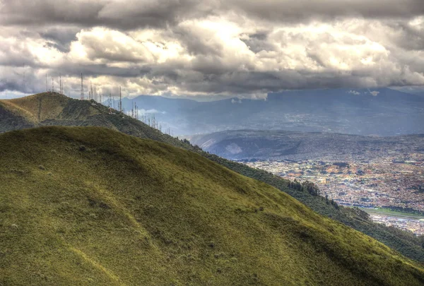 Quito Ecuador Aerial Moutains View City — 图库照片