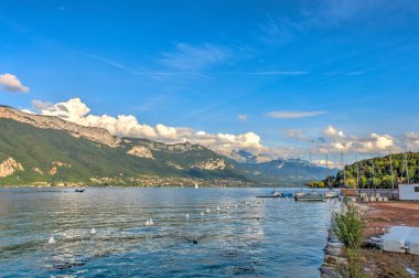 Güzel göl manzarası