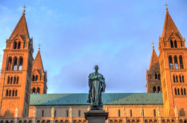 Pecs Hungary March 2017 Historical Center Cloudy Weather Hdr —  Fotos de Stock