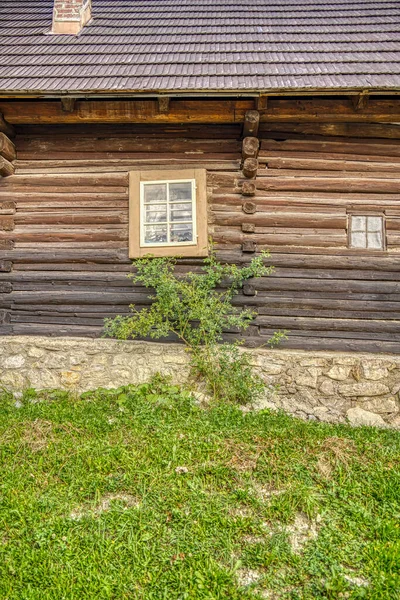 Capanna Bianca Legno Nel Bellissimo Villaggio Tradizionale Vlkolinec Slovacchia Europa — Foto Stock