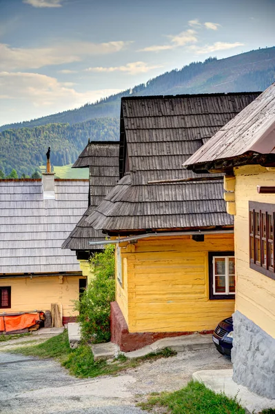 Cabañas Blancas Madera Hermoso Pueblo Tradicional Vlkolinec Eslovaquia Europa Del — Foto de Stock