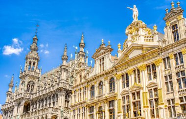 Brüksel, Belçika - Temmuz 2014: Güneşli havada tarihi merkez